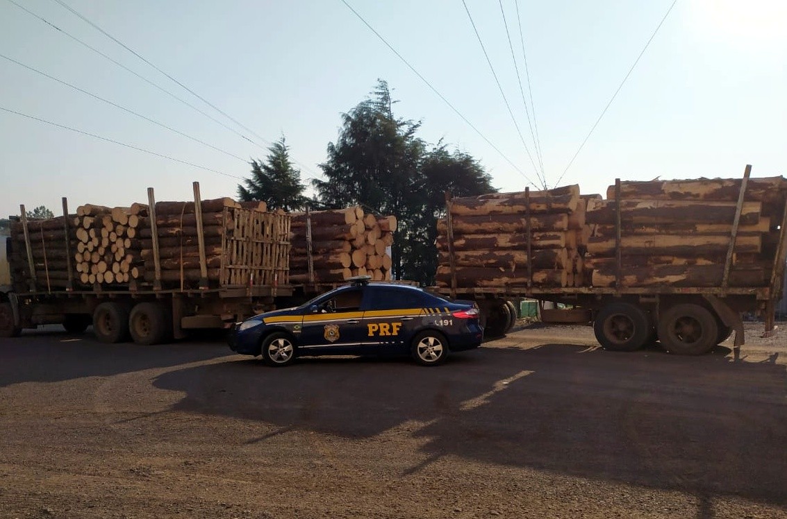 PRF flagra 20 toneladas de excesso de peso em duas carretas na BR 282 em Vargem Bonita 