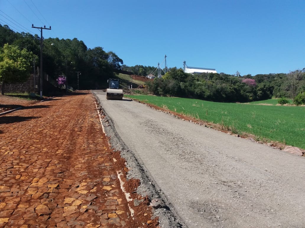 Rua A, no Bairro Industrial, recebe obras de pavimentação