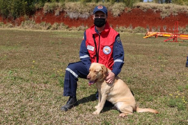 Corpo de Bombeiros Militar tem mais um cão certificado para buscas no Oeste de SC