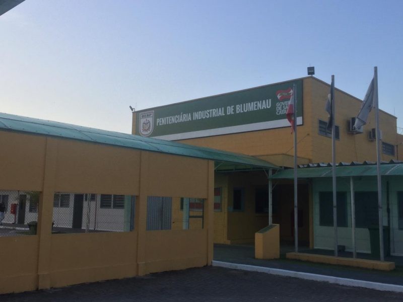 Preso arranca coração de colega de cela na Penitenciária Industrial de Blumenau