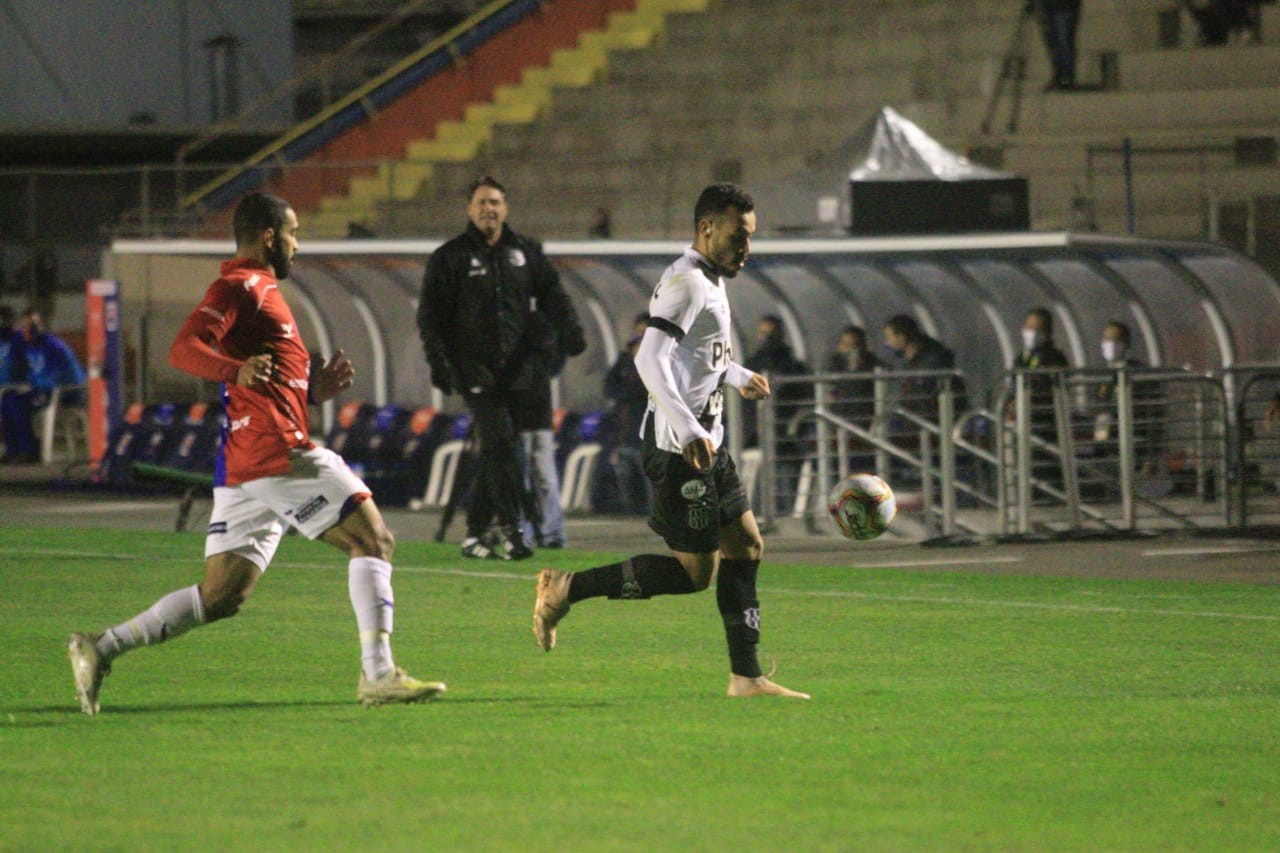 Paraná Clube vence a Ponte Preta e segue entre os primeiros da Série B