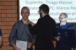 Maikel Frey, VP da FACISC, entregou certificado de Presidente da ASCISA