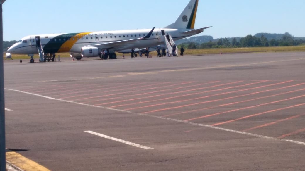 Aeronave presidencial faz pouso em Chapecó