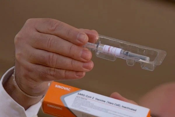 Anvisa libera importação de vacinas: setor privado pode comprar