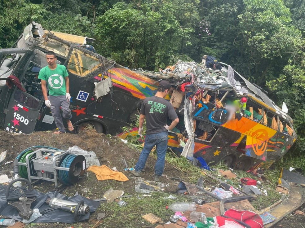 Acidente com ônibus no Paraná deixa 21 mortos e 33 feridos