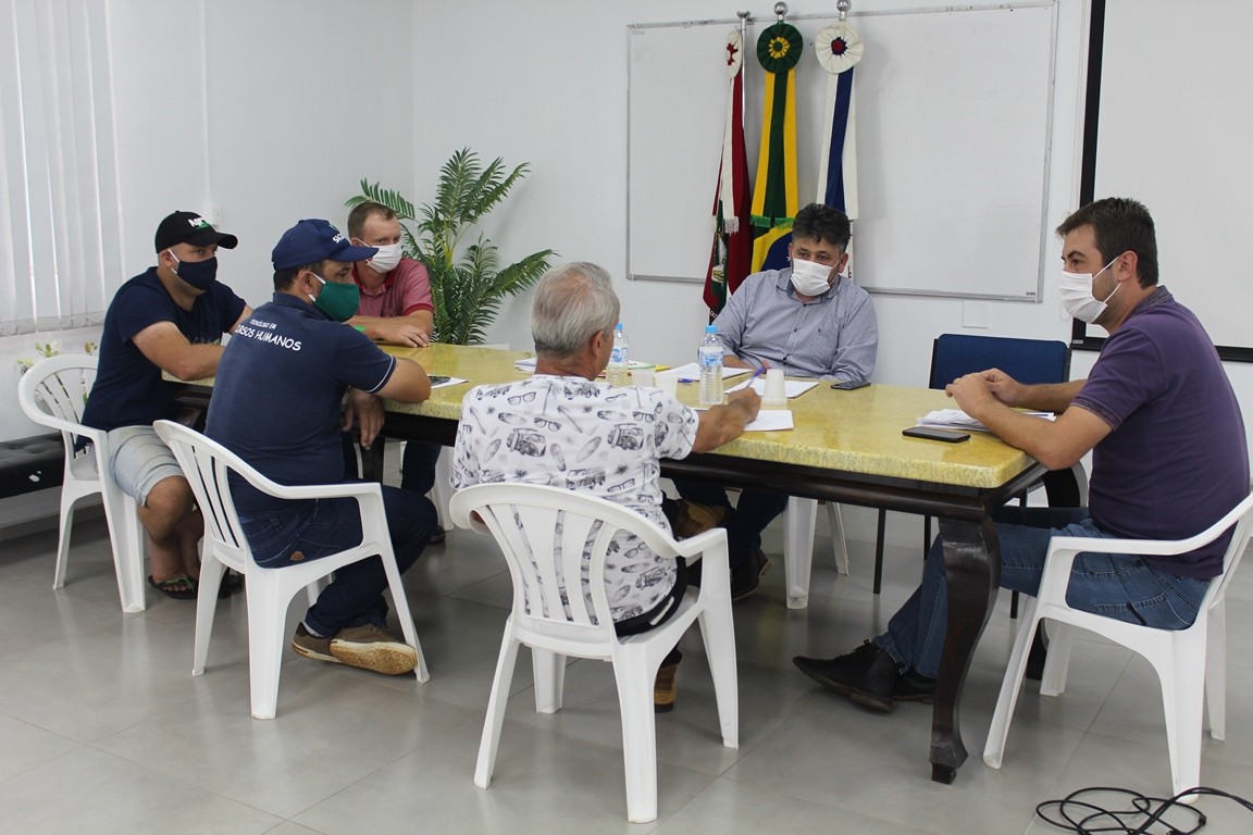 Reunião com apicultores reitera parceria e incentivo à atividade em Cunha Porã