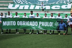Foto do último jogo do time, no último domingo (3) contra o Brasil de Pelotas na Arena Condá, onde os jogadores homenagearam o presidente Paulo Magro. 