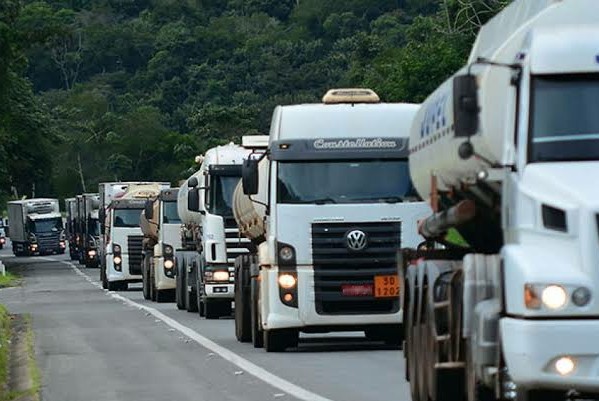 Rumores sobre greve dos caminhoneiros em SC aumentam após alta dos combustíveis