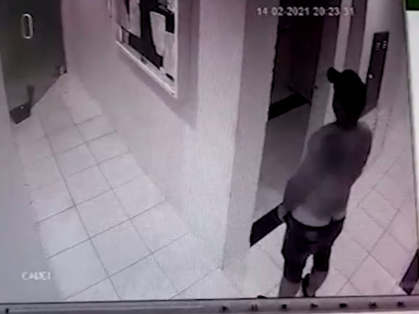 Homem persegue jovem, invade prédio e se masturba na frente dela no Oeste