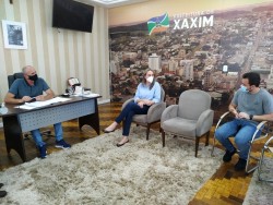 Daniela Reinehr ouve prefeito Edilson Folle sobre demandas para atendimento em Xaxim