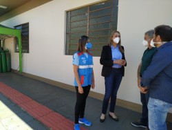 Daniela passa por instalações para atendimento de pacientes Covid em Xanxerê
