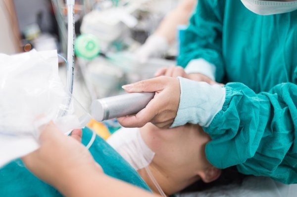 Hospitais de SC relatam escassez de medicamentos do 'kit intubação'