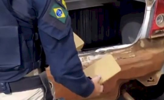 PRF localiza R$1,7 milhão em cocaína escondida em carro na BR-101
