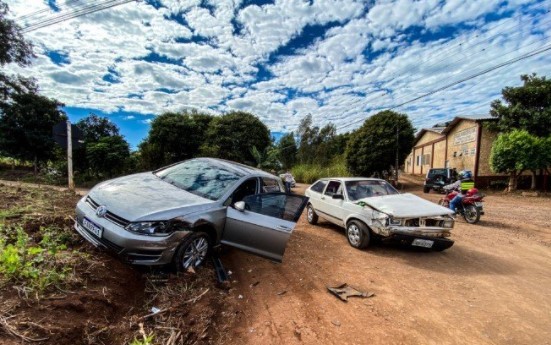 Colisão entre carros deixa mulher ferida em São Miguel do Oeste