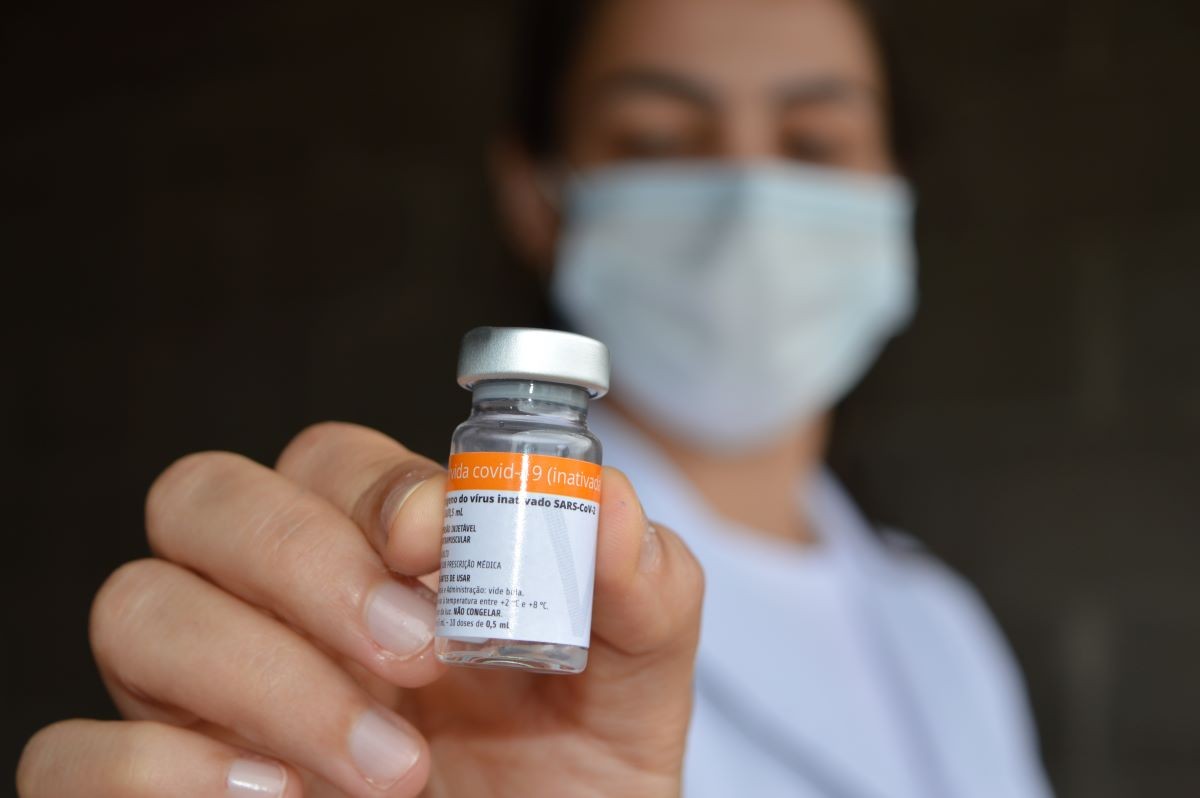 Santa Catarina estuda compra direta de vacinas para agilizar imunização no Estado