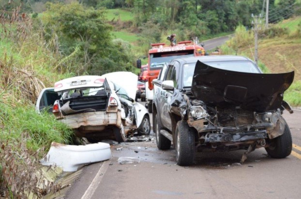 Mulher morre em acidente envolvendo três veículos na SC-492 entre São Miguel do Oeste e Bandeirante