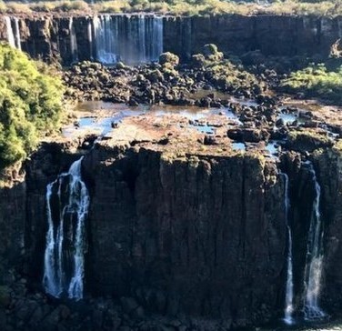 Com cataratas irreconhecíveis, Rio Iguaçu está 'doente', dizem especialistas