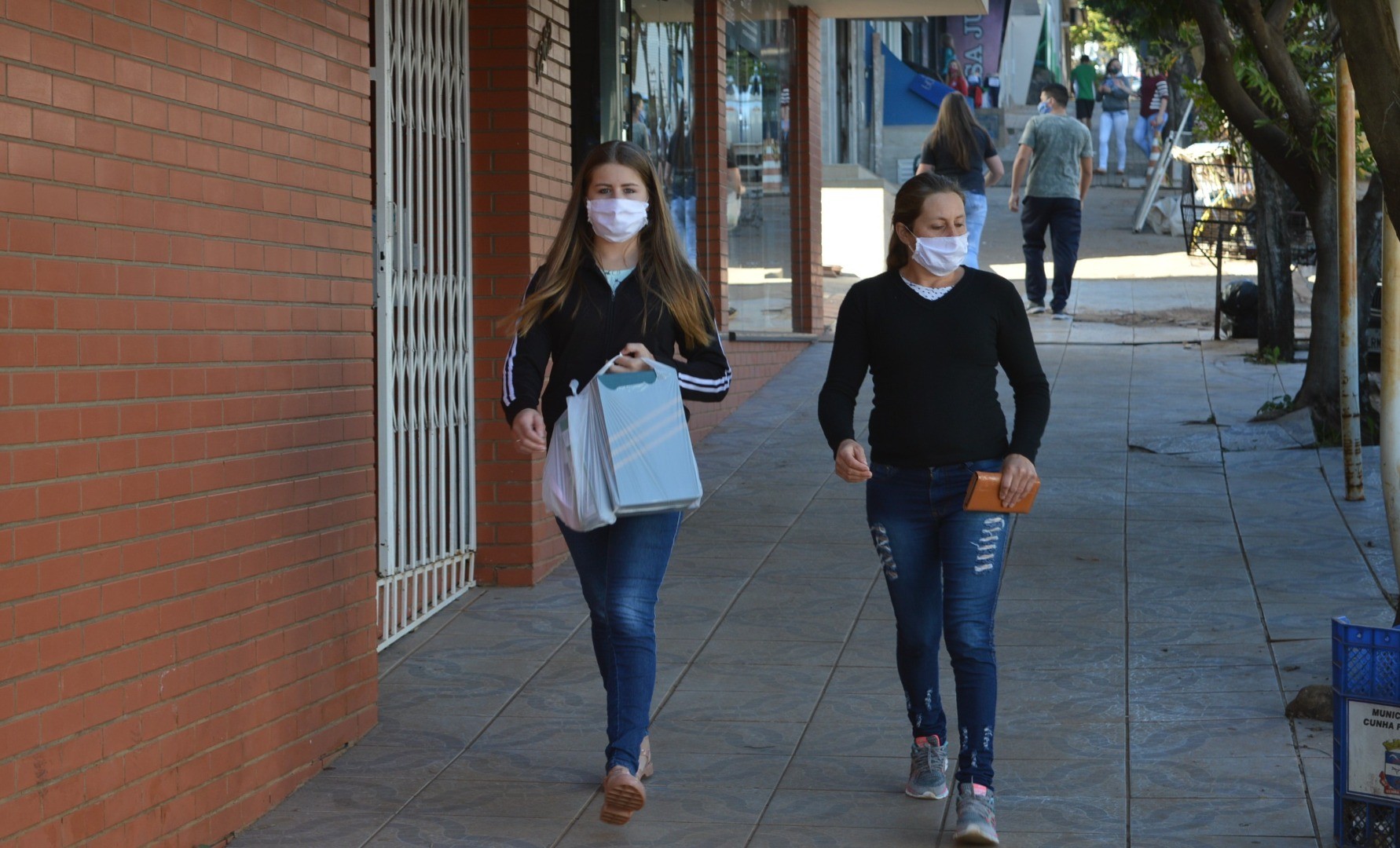 SC deve liberar o uso de máscaras ao ar livre na primeira quinzena de novembro