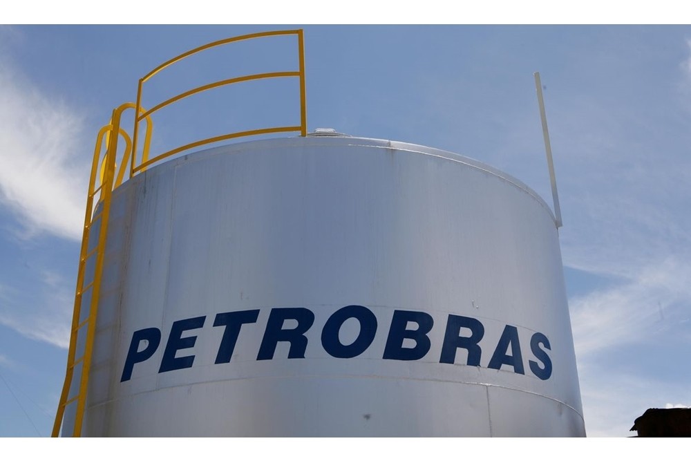 Petrobras reduz preço da gasolina em R$ 0,05 nas refinarias