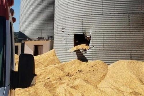 Trabalhador morre após cair em silo de milho em SC
