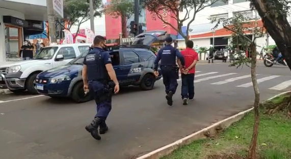 Durante ‘Motociata’, homem é detido com uma faca no Centro de Chapecó