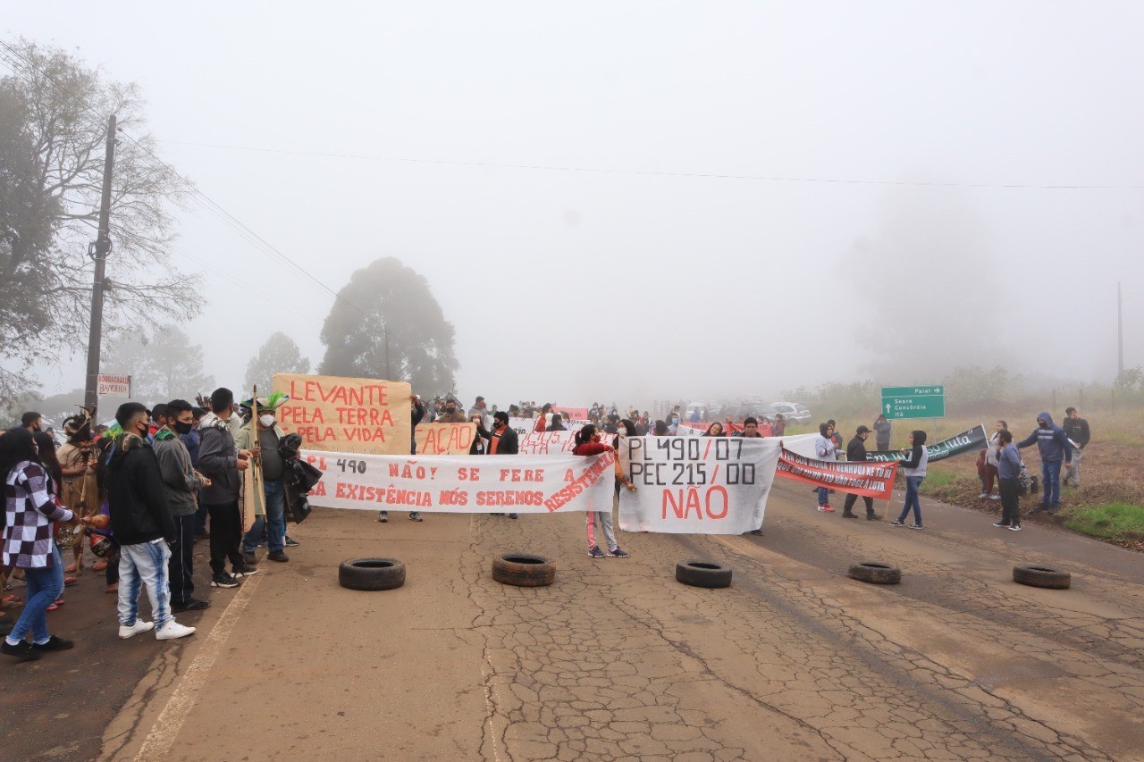 SC-283 entre Chapecó e Arvoredo está bloqueada por conta de uma nova manifestação dos indígenas