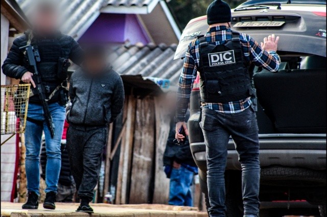 Duas pessoas são presas durante operação policial contra o tráfico de drogas em São Miguel do Oeste 