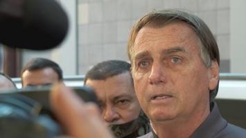 Após receber alta, Bolsonaro chega a Brasília