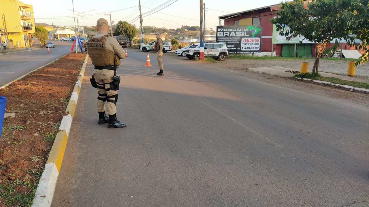 Polícia Militar realiza operação de trânsito e fiscalizações em bares de Cunha Porã