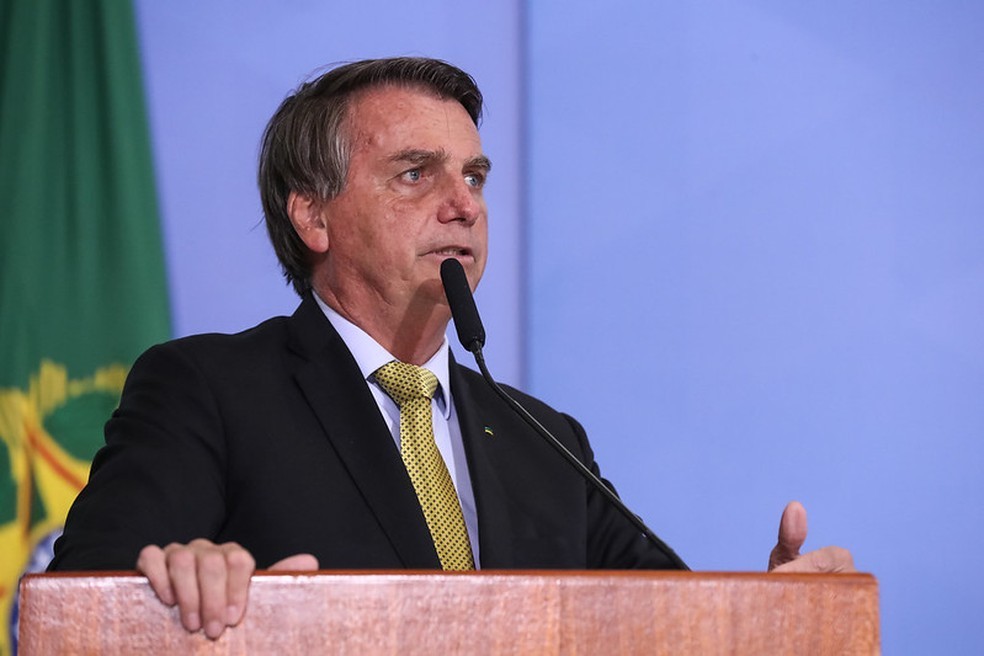 Jair Bolsonaro recebe alta após passar a noite internado