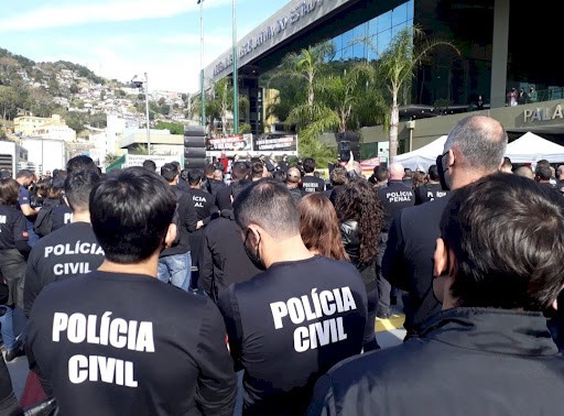 Em protesto, servidores da segurança pública aprovam paralisação parcial de atividades