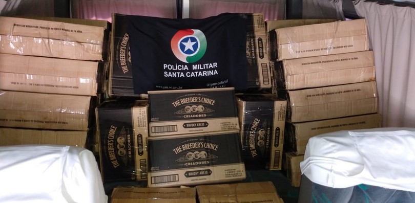360 garrafas de whisky são apreendidas pela Polícia Militar em Dionísio Cerqueira