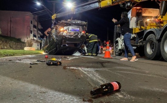 Jovem recusa bafômetro após capotar carro e invadir residência em São Miguel do Oeste