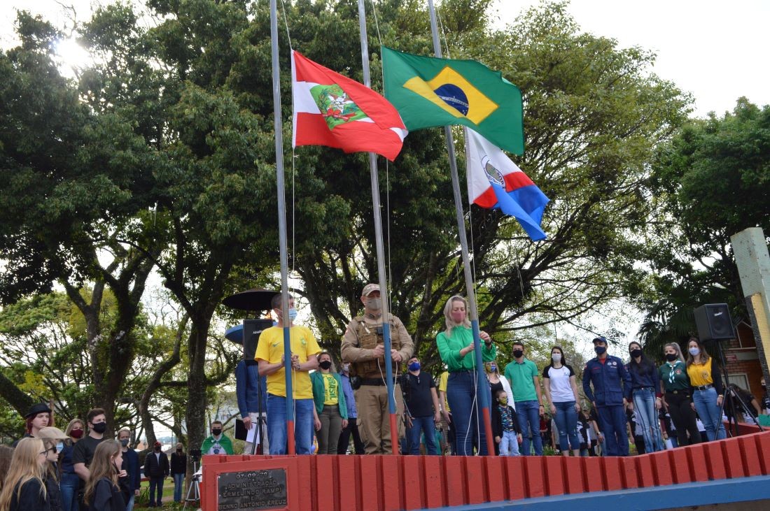 Em Cunha Porã não houve o tradicional desfile, mas apresentações que marcaram a data