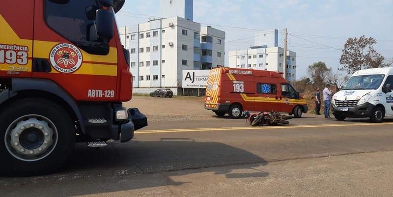 Carro da Saúde de Maravilha se envolve em acidente na BR-282 em Pinhalzinho