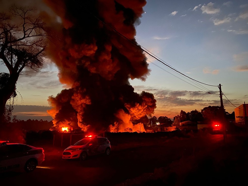Incêndio em Xaxim coloca seis cidades em alerta para risco de intoxicação; veja quais