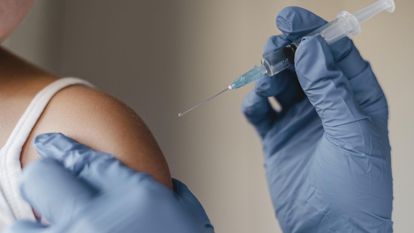 Ministério da Saúde suspende vacinação em adolescentes sem comorbidades