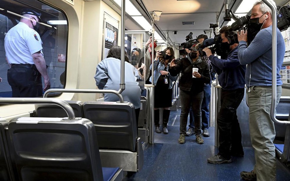 Estupro em metrô seria evitado se passageiros tivessem usado celular para pedir ajuda em vez de gravar, diz polícia