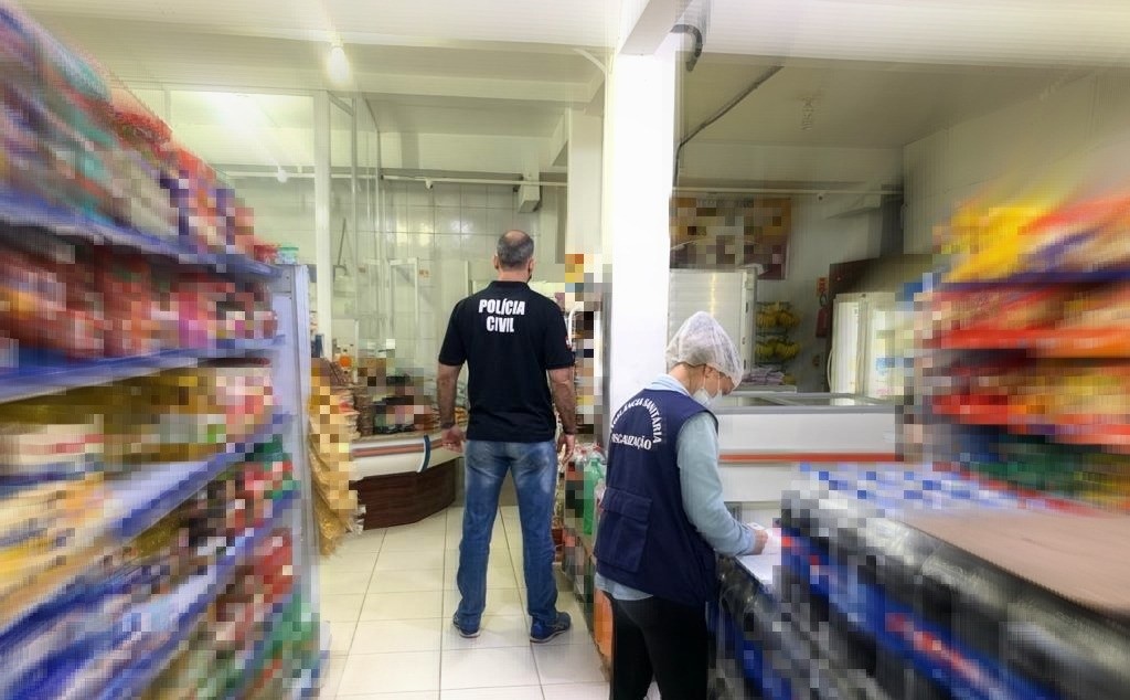 Dono de supermercado é preso após vender produtos com validade vencida em SC