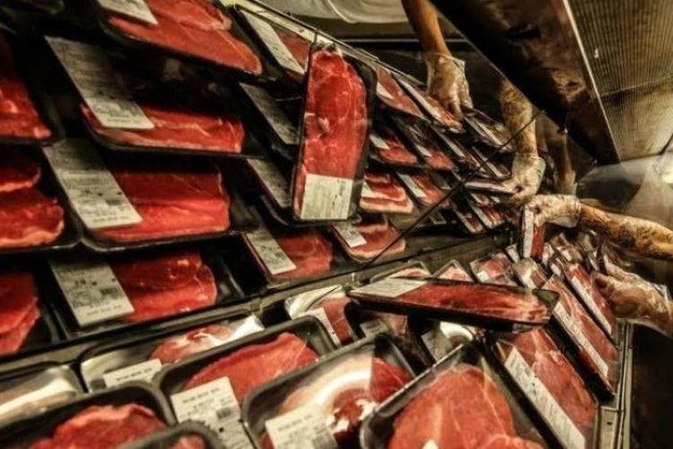 Preço da carne cai pela primeira vez após 16 meses, mas alta acumulada é de 22%