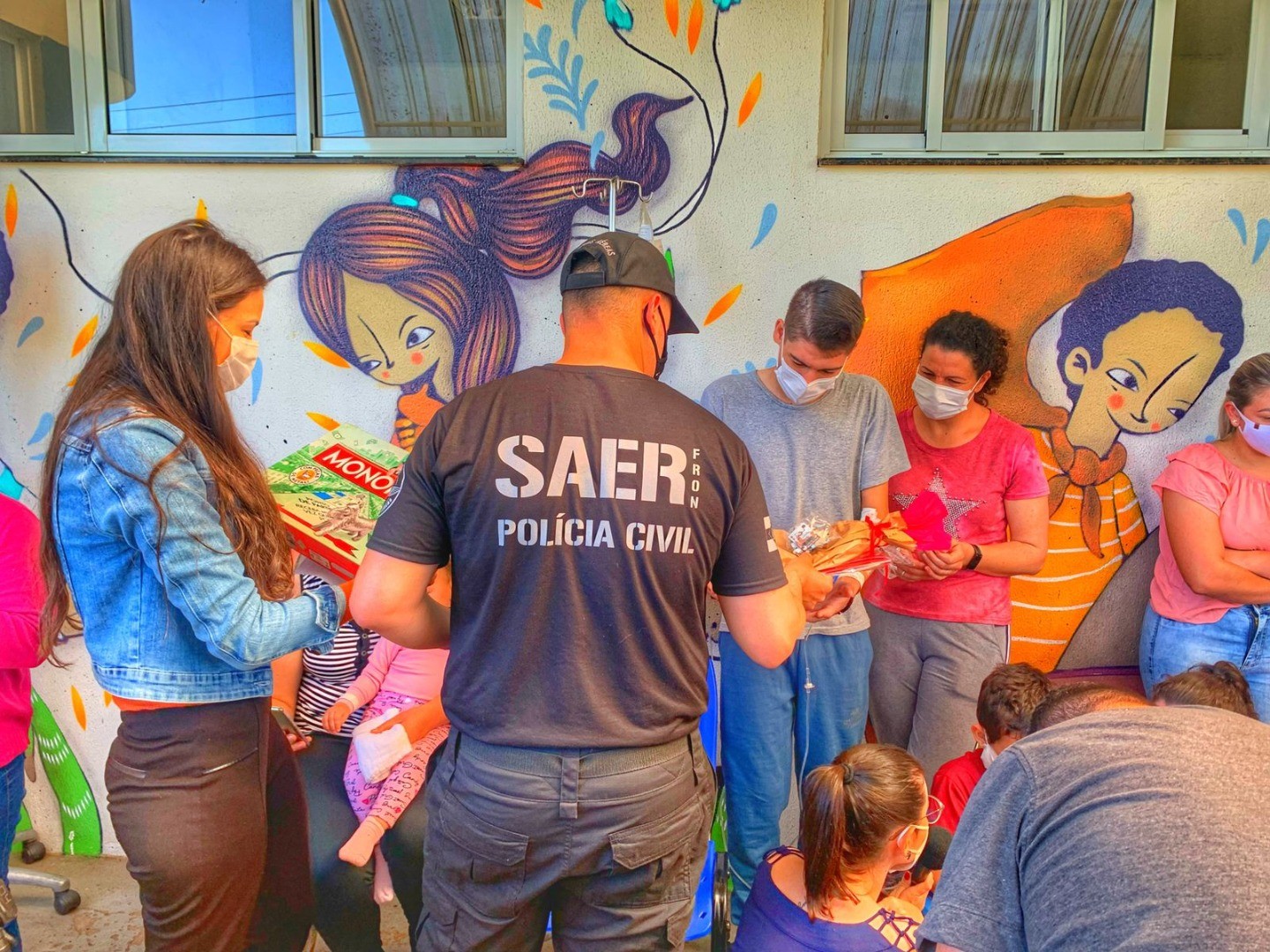 Crianças hospitalizadas recebem carinho de motociclistas e profissionais de segurança em Chapecó 