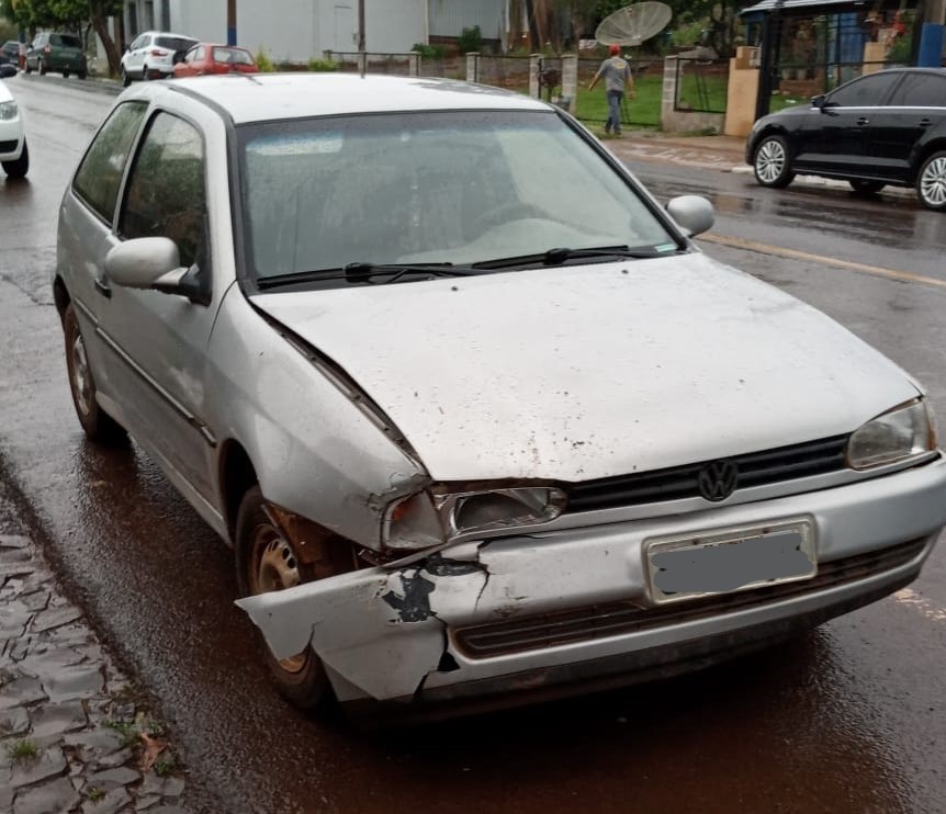 Motorista embriagado colide em veículo estacionado no centro de Cunha Porã 