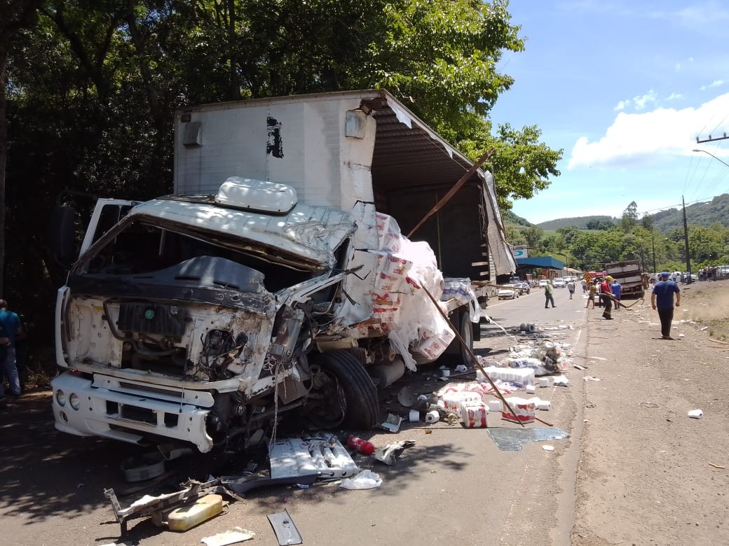 Colisão entre caminhões e van deixa duas pessoas feridas em Seara