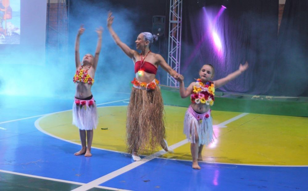 Bailarinos da Dance Freely de Cunha Porã se apresentam em grande espetáculo