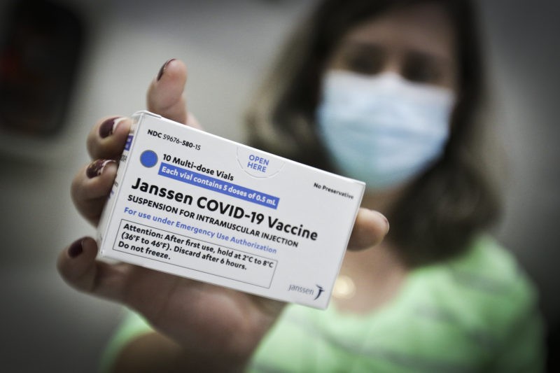 Com vacinas limitadas, SC inicia aplicação da dose de reforço da Janssen