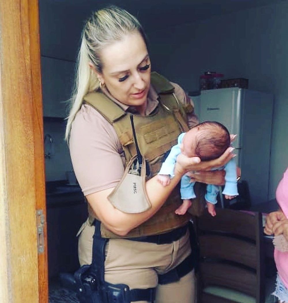 Policial salva bebê de um mês engasgado com muco no Sul de SC
