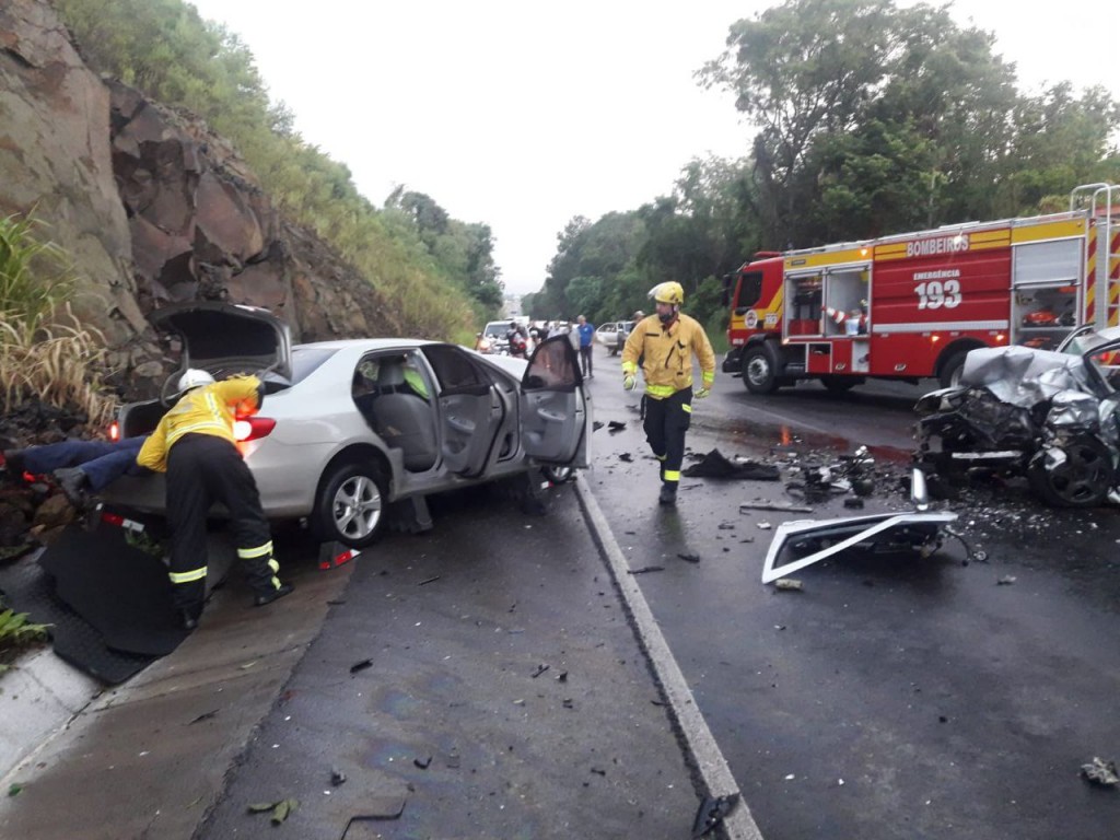 Homem morre após colisão entre carros na BR-282 em Nova Erechim