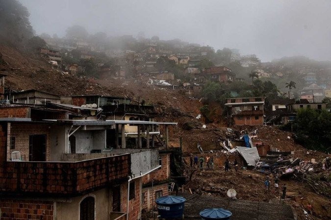 Chuva em Petrópolis no Rio de Janeiro já deixou mais de 100 mortos