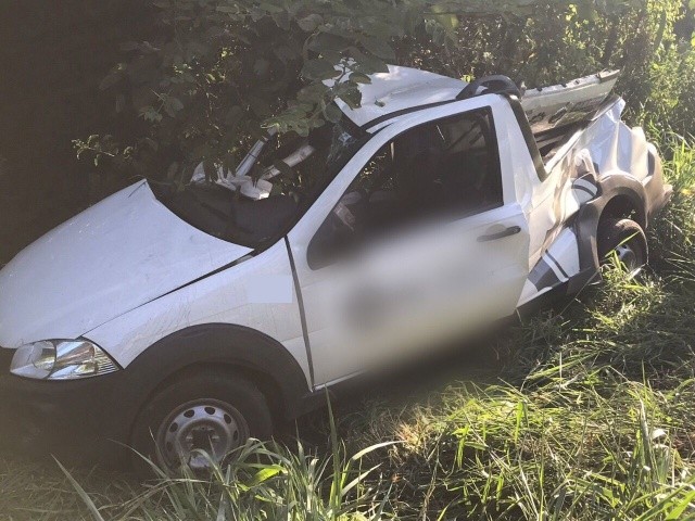 Colisão entre carro e caminhão deixa duas pessoas mortas em Chapecó