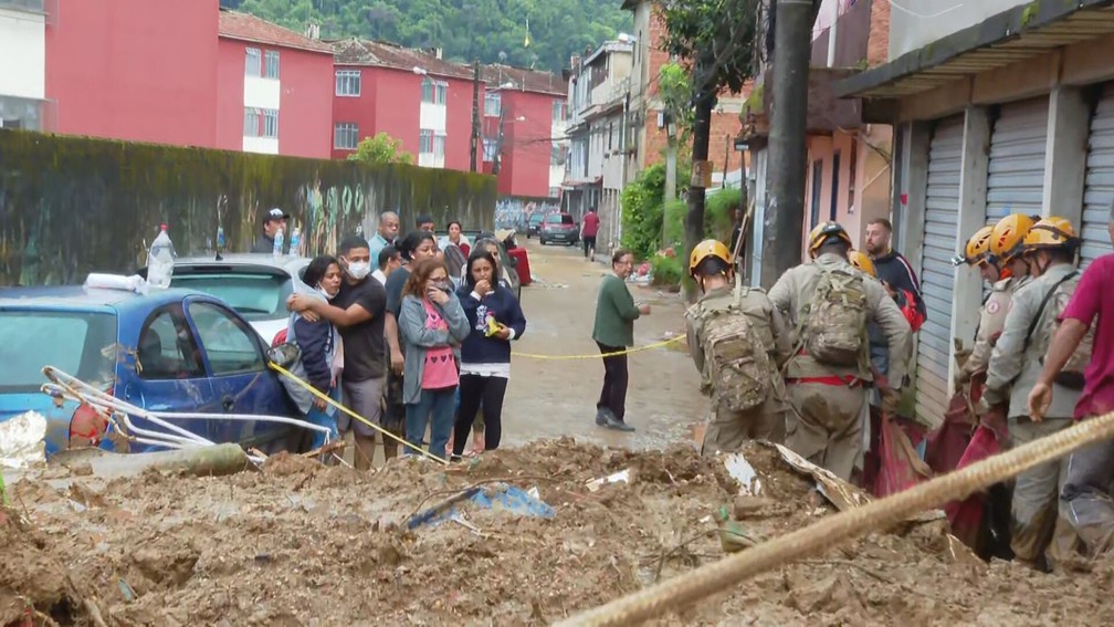 Temporal deixou pelo menos 35 mortos e dezenas de desabrigados no Rio de Janeiro